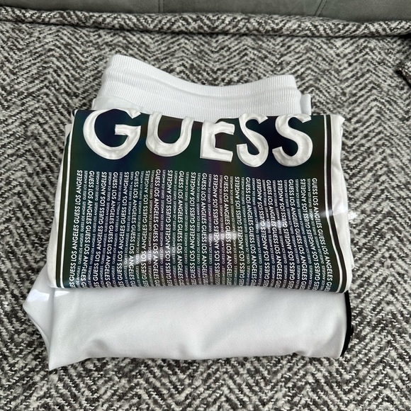 Guess Short Sleeve Shirt Size:L - Picture 8 of 8